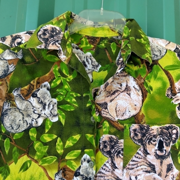 Women's Green Koala Bears Button Up Shirt Size Small Hawaiian Hawaii - Picture 3 of 14